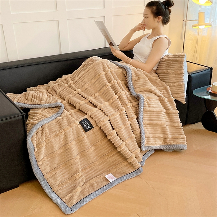 91家纺网 家纺一手货源 找家纺 梦舒羽 2025新款子母条兔毛绒毛毯宿舍牛奶绒小被毯 卡其色