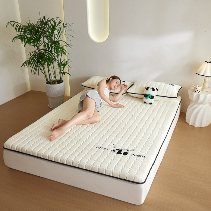 91家纺网 家纺一手货源 找家纺 鑫钰 2024秋冬新款单边乳胶加厚硬质棉家用床垫 单边-趴趴熊猫-玉石白