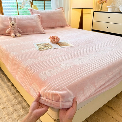 91家纺网 家纺一手货源 找家纺 （总）2025新款A类高克重牛奶绒烂花绒系列-纯色雕花绒单床笠