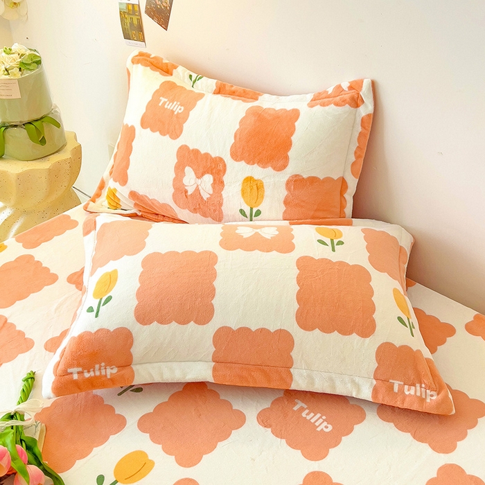 91家纺网 家纺一手货源 找家纺 大柏树 2025新款A类高克重亲肤舒适牛奶绒印花四件套-单枕套可定制 花町-桔