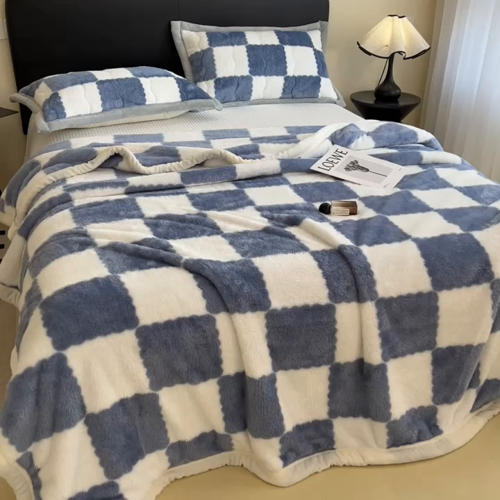91家纺网 家纺一手货源 找家纺 慕木家纺 2025新款A类北极绒棋盘格三层夹棉双面毛毯 单层双面毛毯-棋盘格深海蓝