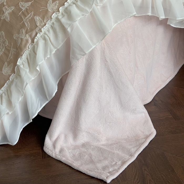 91家纺网 家纺一手货源 找家纺 凯儿家纺 2024新款全消光牛奶绒法式公主风花边工艺款四件套 少女的祈祷-粉