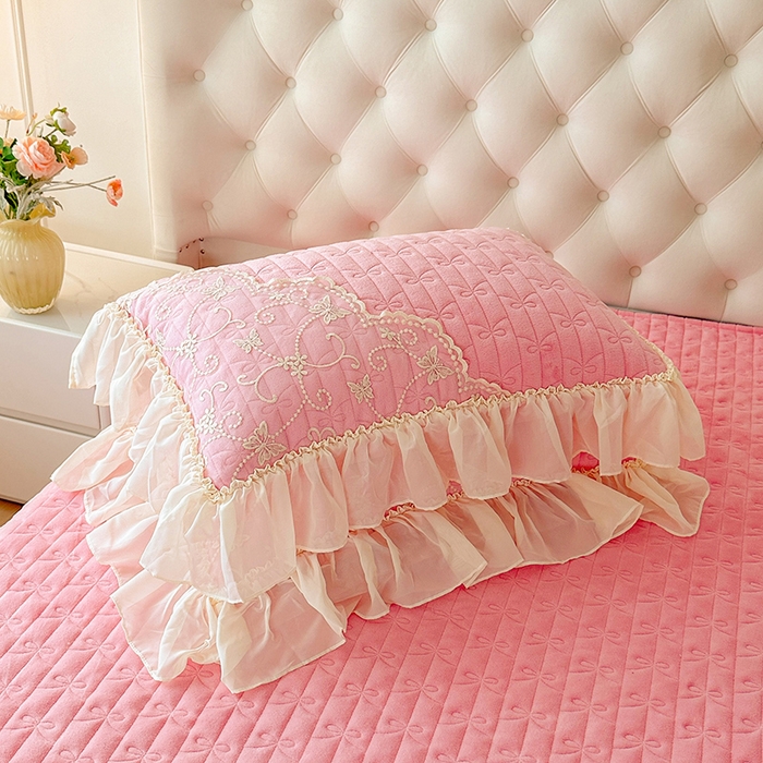 91家纺网 家纺一手货源 找家纺 罗艺轩 2024新款高克重牛奶雪纺边床裙三件套-羽蝶 少女粉