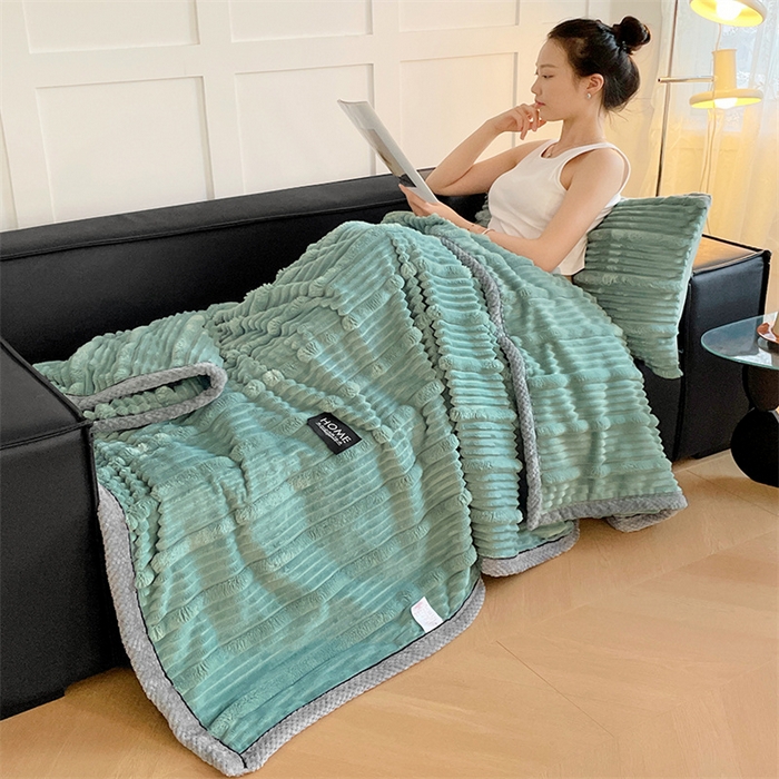 91家纺网 家纺一手货源 找家纺 梦舒羽 2025新款子母条兔毛绒毛毯宿舍牛奶绒小被毯 冰蓝