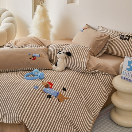 91家纺网 家纺一手货源 找家纺 怡家居 2024秋冬新款全棉磨毛绣花四件套 治愈狗狗