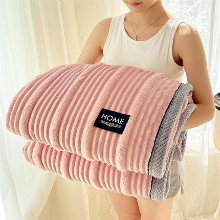 91家纺网 家纺一手货源 找家纺 （总）圣比熊 2025新款子母条兔毛绒毛毯宿舍牛奶绒小被毯