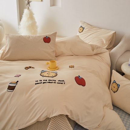 91家纺网 家纺一手货源 找家纺 怡家居 2024秋冬新款全棉磨毛绣花四件套 小闹钟