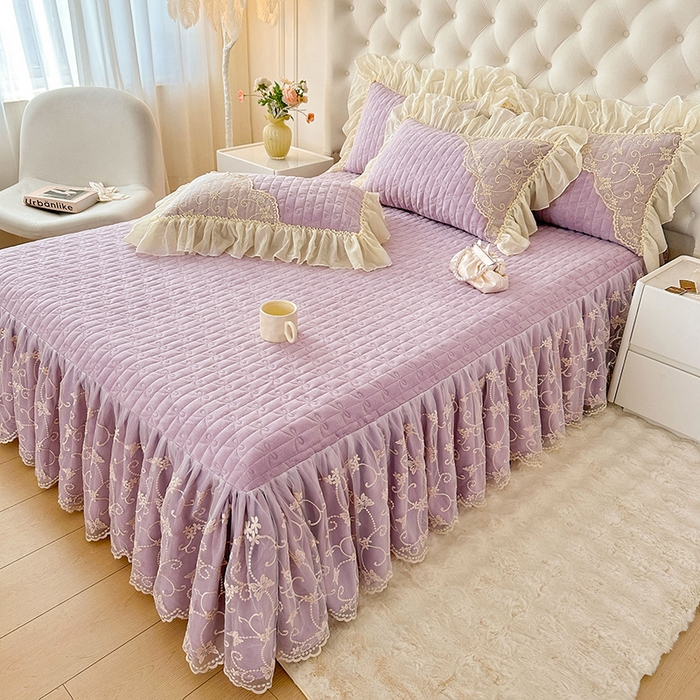 91家纺网 家纺一手货源 找家纺 罗艺轩 2024新款高克重牛奶雪纺边床裙三件套-羽蝶 甜紫