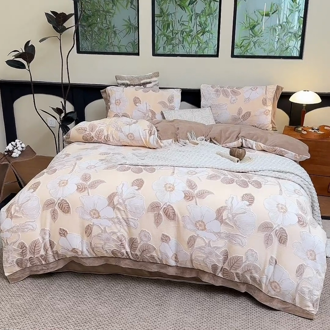 91家纺网 家纺一手货源 找家纺 氧家 2024新款雕花绒四件套 绽放-黄