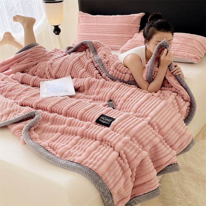 91家纺网 家纺一手货源 找家纺 梦舒羽 2025新款子母条兔毛绒毛毯宿舍牛奶绒小被毯 豆粉