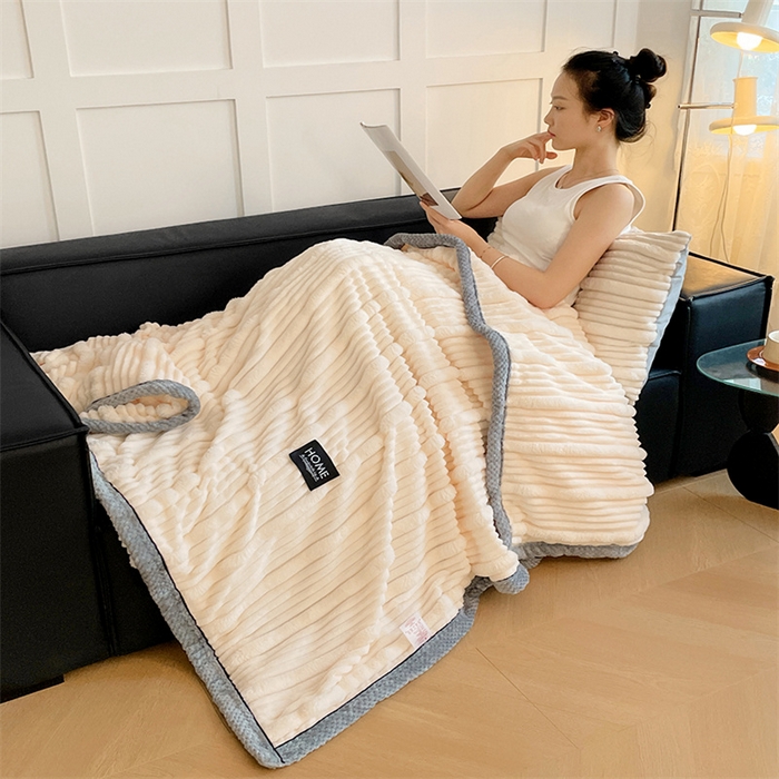 91家纺网 家纺一手货源 找家纺 梦舒羽 2025新款子母条兔毛绒毛毯宿舍牛奶绒小被毯 本白