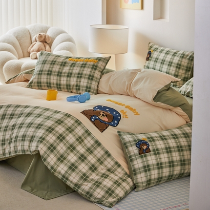 91家纺网 家纺一手货源 找家纺 怡家居 2024秋冬新款全棉磨毛绣花四件套 帽子熊