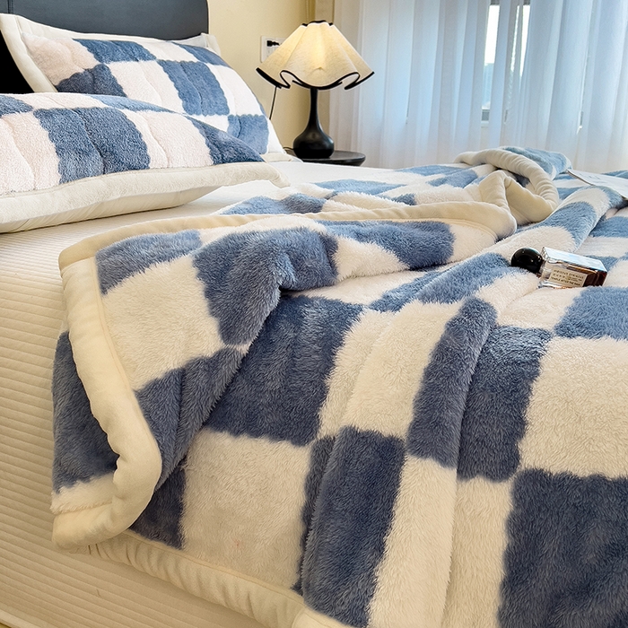 91家纺网 家纺一手货源 找家纺 慕木家纺 2025新款A类北极绒棋盘格三层夹棉双面毛毯 单层双面毛毯-棋盘格深海蓝