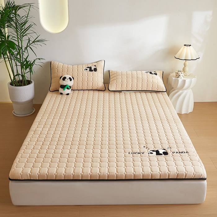 91家纺网 家纺一手货源 找家纺 鑫钰 2024秋冬新款单边乳胶加厚硬质棉家用床垫 单边-趴趴熊猫-香槟金