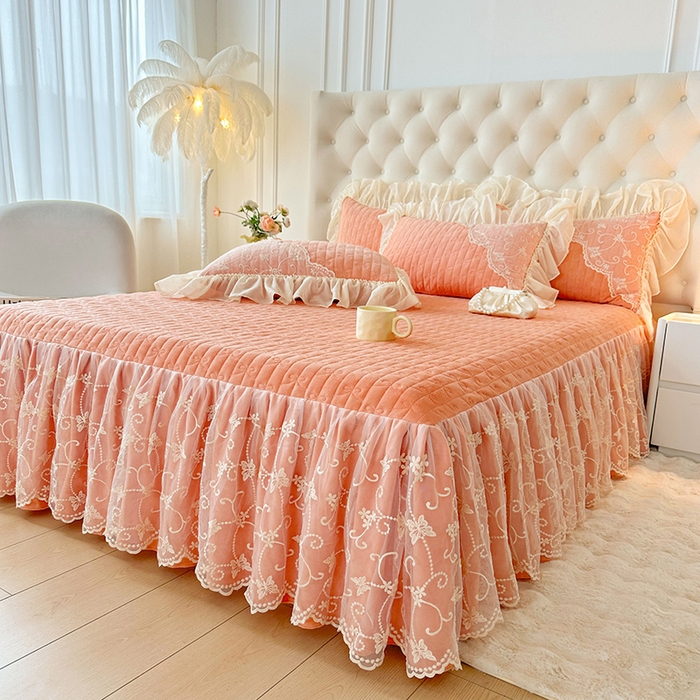 91家纺网 家纺一手货源 找家纺 罗艺轩 2024新款高克重牛奶雪纺边床裙三件套-羽蝶 梦幻玉