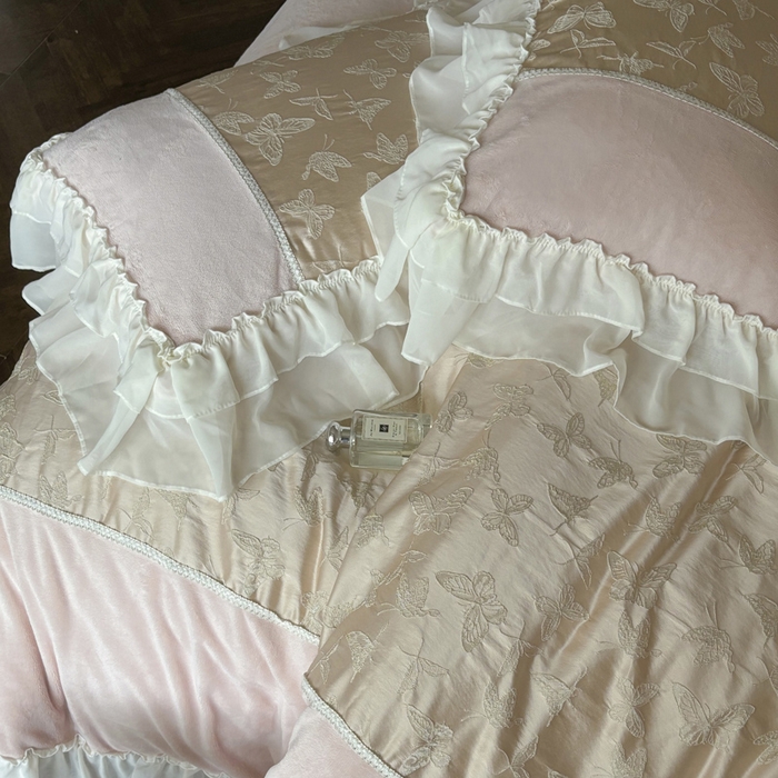 91家纺网 家纺一手货源 找家纺 凯儿家纺 2024新款全消光牛奶绒法式公主风花边工艺款四件套 少女的祈祷-粉