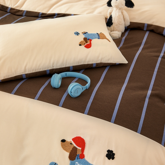 91家纺网 家纺一手货源 找家纺 怡家居 2024秋冬新款全棉磨毛绣花四件套 心动小狗