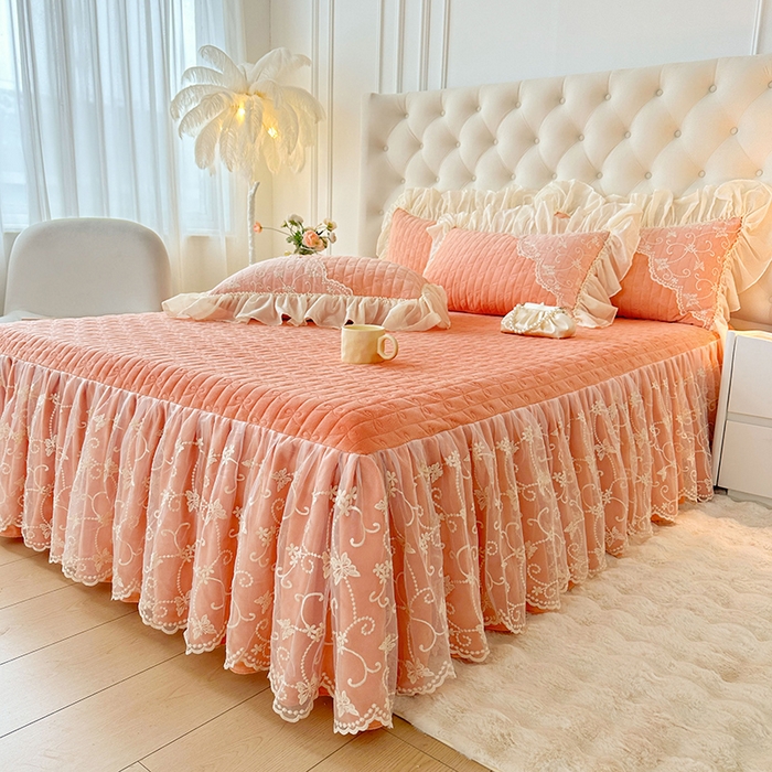 91家纺网 家纺一手货源 找家纺 罗艺轩 2024新款高克重牛奶雪纺边床裙三件套-羽蝶 梦幻玉