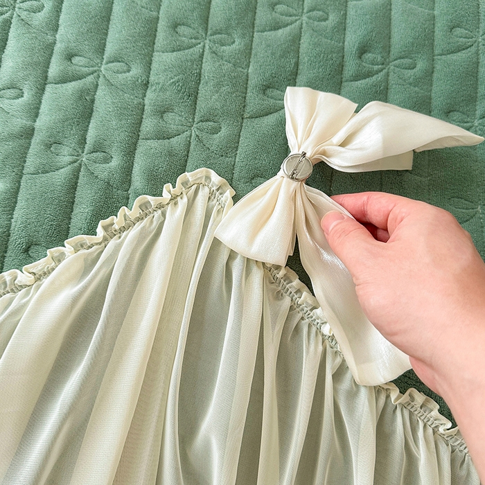 91家纺网 家纺一手货源 找家纺 罗艺轩 2024新款高克重牛奶雪纺边床裙四件套-羽蝶 豆绿