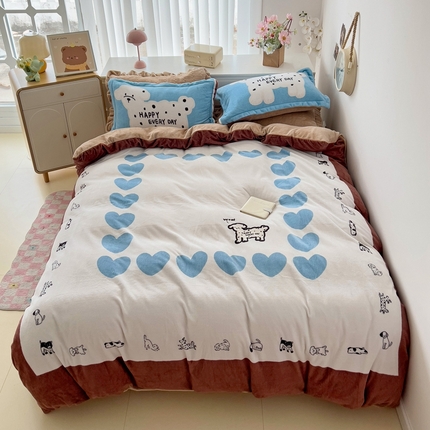 91家纺网 家纺一手货源 找家纺 富瑞阁 2024新款数码大版牛奶绒保暖四件套床盖四件套六件套三件套单品 爱心小狗