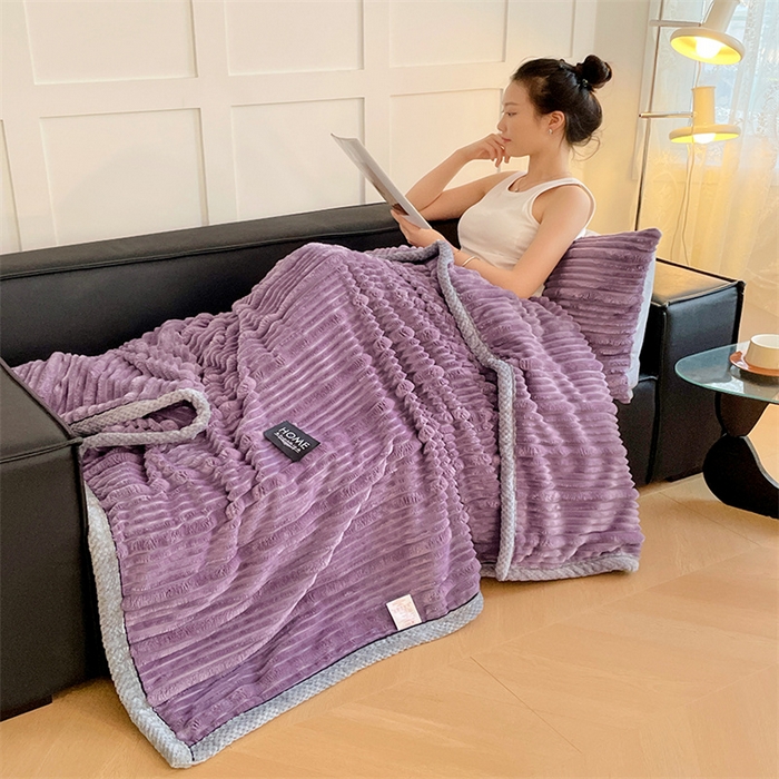 91家纺网 家纺一手货源 找家纺 梦舒羽 2025新款子母条兔毛绒毛毯宿舍牛奶绒小被毯 魅力紫