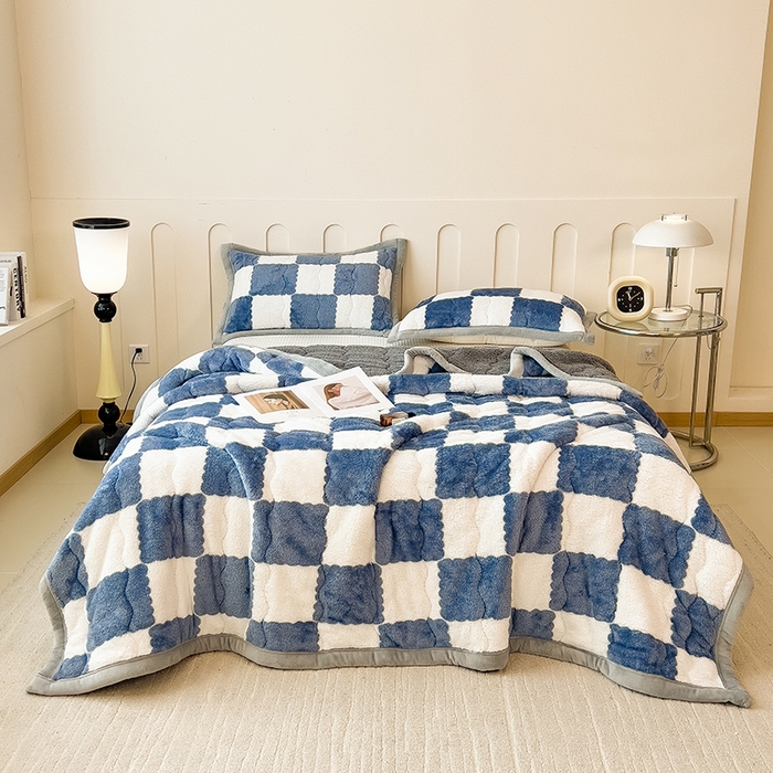 91家纺网 家纺一手货源 找家纺 慕木家纺 2025新款A类北极绒棋盘格三层夹棉双面毛毯 三层夹棉毛毯-棋盘格深海蓝+灰