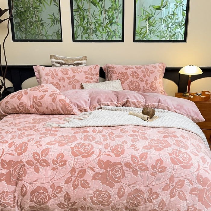 91家纺网 家纺一手货源 找家纺 （总）氧家 2024新款雕花绒四件套