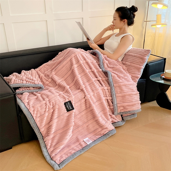 91家纺网 家纺一手货源 找家纺 梦舒羽 2025新款子母条兔毛绒毛毯宿舍牛奶绒小被毯 豆粉