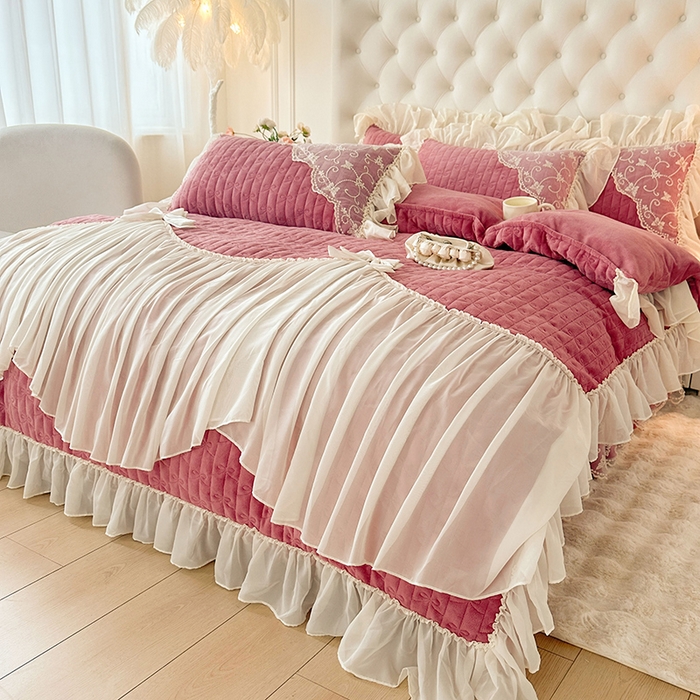 91家纺网 家纺一手货源 找家纺 罗艺轩 2024新款高克重牛奶雪纺边床裙四件套-羽蝶 豆沙红