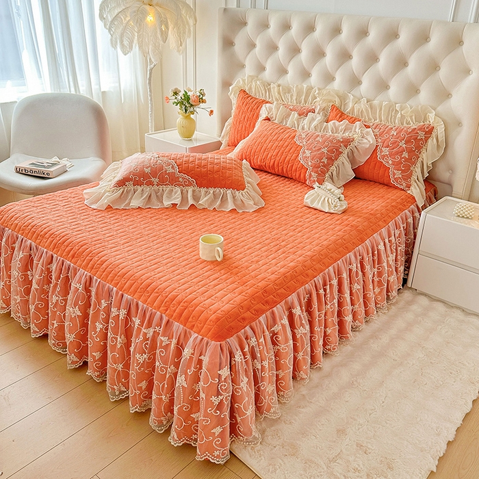 91家纺网 家纺一手货源 找家纺 （总）罗艺轩 2024新款高克重牛奶雪纺边床裙三件套-羽蝶