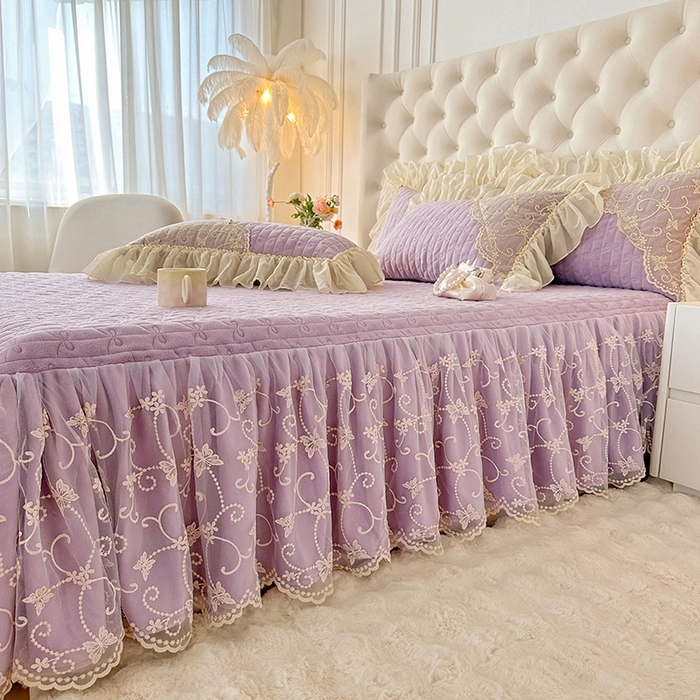 91家纺网 家纺一手货源 找家纺 罗艺轩 2024新款高克重牛奶雪纺边床裙三件套-羽蝶 甜紫