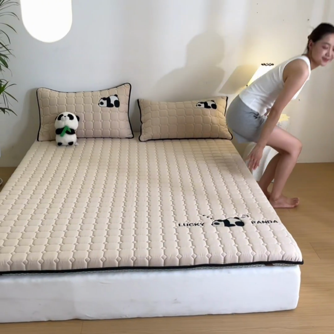 91家纺网 家纺一手货源 找家纺 鑫钰 2024秋冬新款单边乳胶加厚硬质棉家用床垫 单边-趴趴熊猫-香槟金