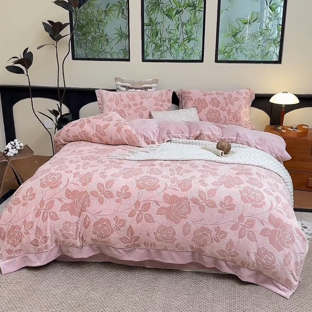 91家纺网 家纺一手货源 找家纺 （总）氧家 2024新款雕花绒四件套