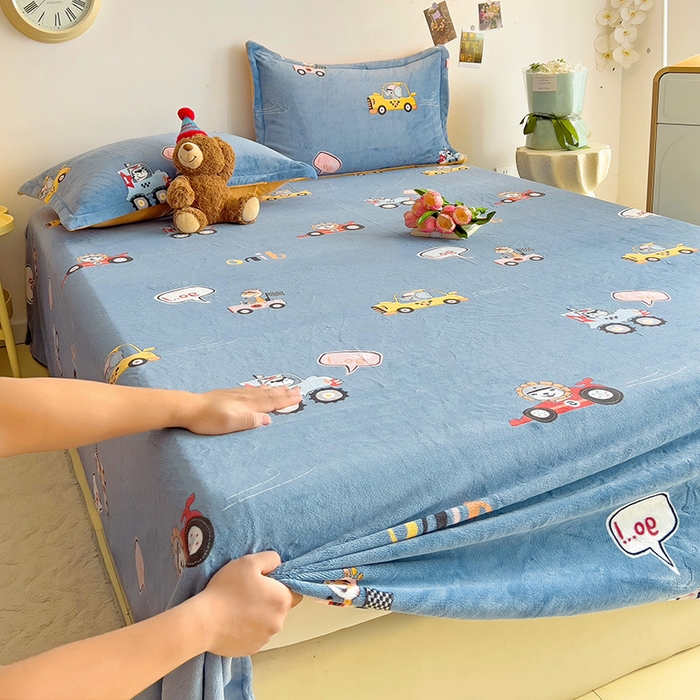 91家纺网 家纺一手货源 找家纺 大柏树 2025新款A类高克重亲肤舒适牛奶绒印花四件套-单床单可定制 精灵乐园-蓝