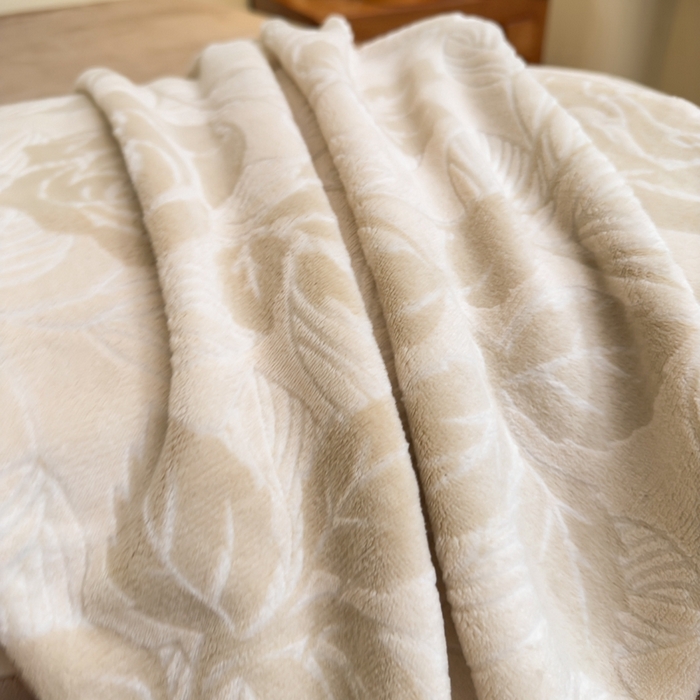 91家纺网 家纺一手货源 找家纺 氧家 2024新款雕花绒四件套 玫瑰花语-咖