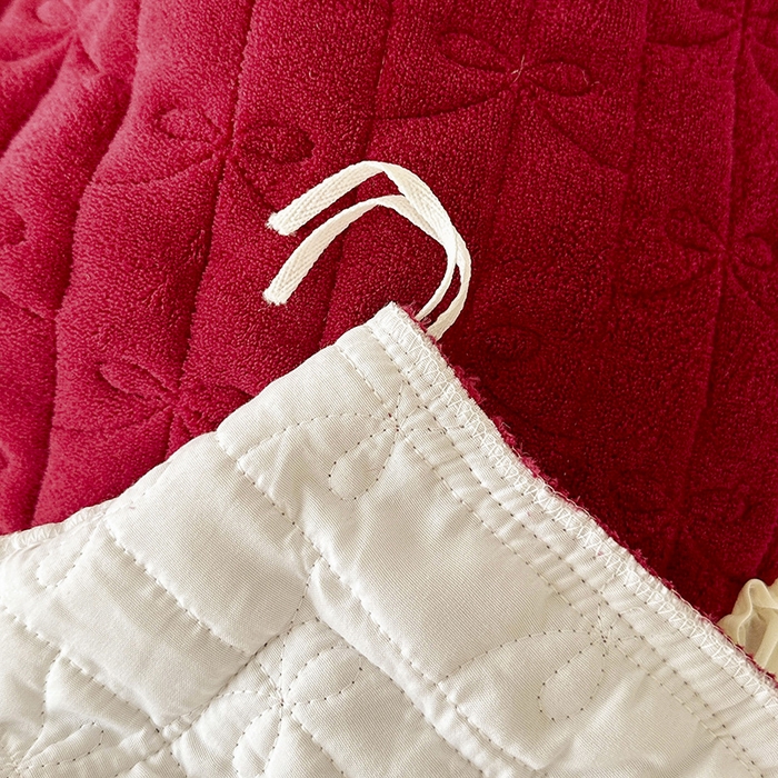 91家纺网 家纺一手货源 找家纺 罗艺轩 2024新款高克重牛奶雪纺边床裙四件套-羽蝶 酒红