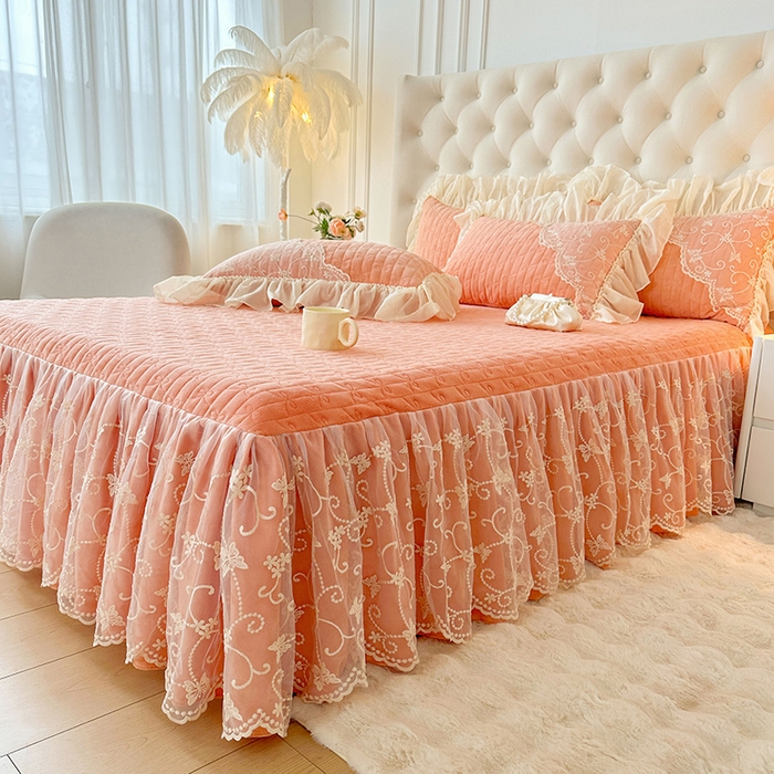 91家纺网 家纺一手货源 找家纺 罗艺轩 2024新款高克重牛奶雪纺边床裙三件套-羽蝶 梦幻玉