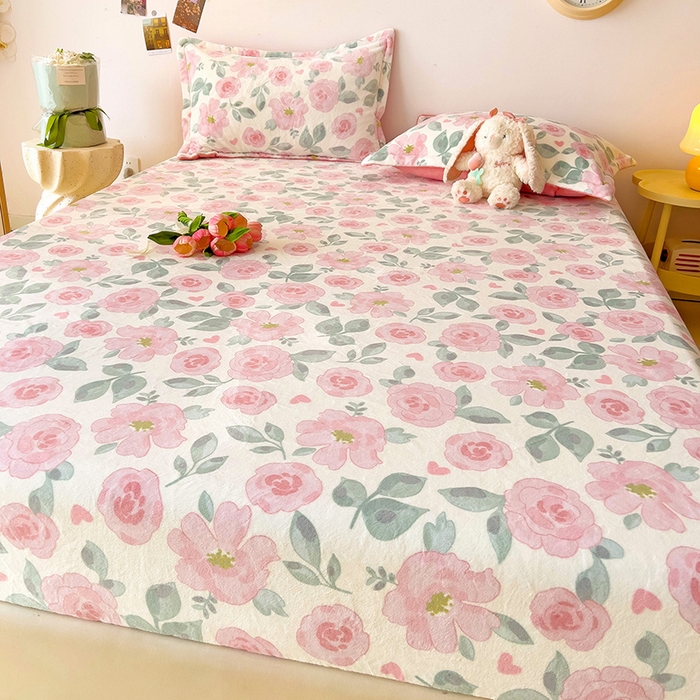 91家纺网 家纺一手货源 找家纺 大柏树 2025新款A类高克重亲肤舒适牛奶绒印花四件套-单床笠可定制 朵柔-粉