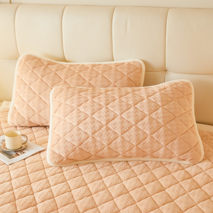 91家纺网 家纺一手货源 找家纺 鑫钰 2024新款菱形格牛奶绒宝宝绒烂花床褥 菱形格-驼色