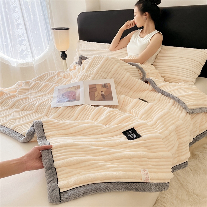 91家纺网 家纺一手货源 找家纺 梦舒羽 2025新款子母条兔毛绒毛毯宿舍牛奶绒小被毯 本白