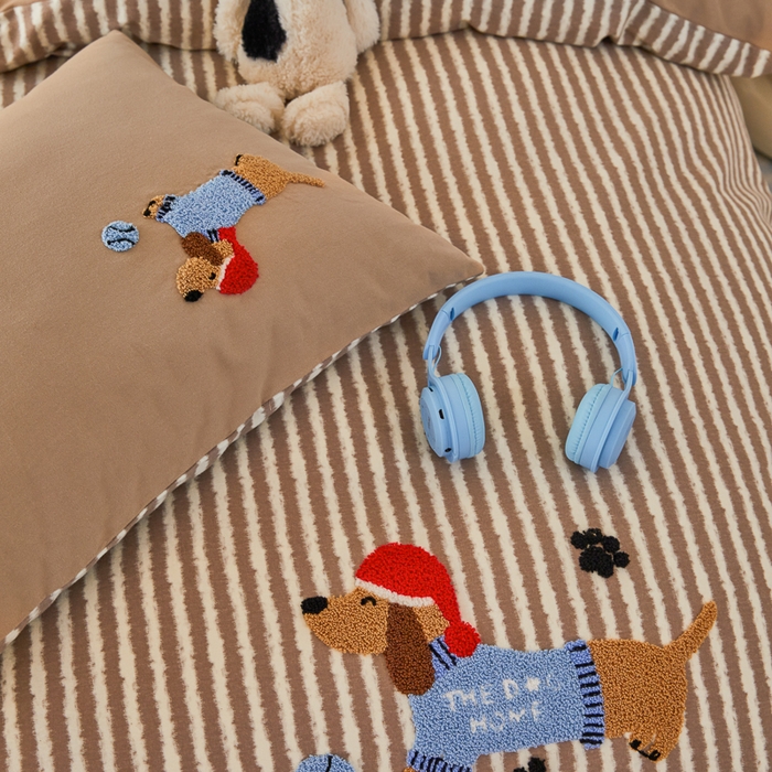 91家纺网 家纺一手货源 找家纺 怡家居 2024秋冬新款全棉磨毛绣花四件套 治愈狗狗