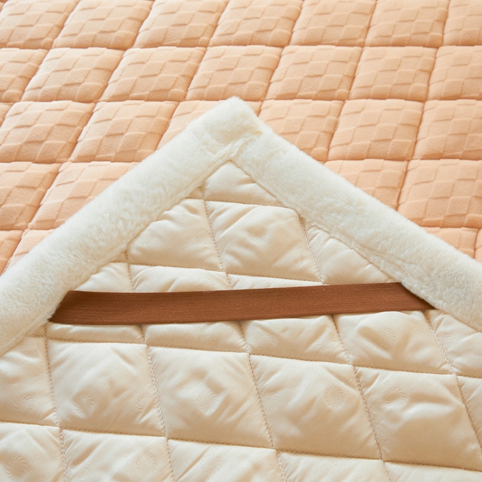 91家纺网 家纺一手货源 找家纺 （总）鑫钰 2024新款菱形格牛奶绒宝宝绒烂花床褥