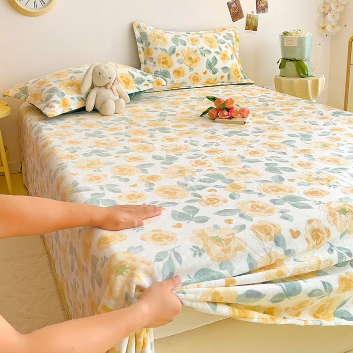 91家纺网 家纺一手货源 找家纺 大柏树 2025新款A类高克重亲肤舒适牛奶绒印花四件套-单床单可定制 朵柔-黄