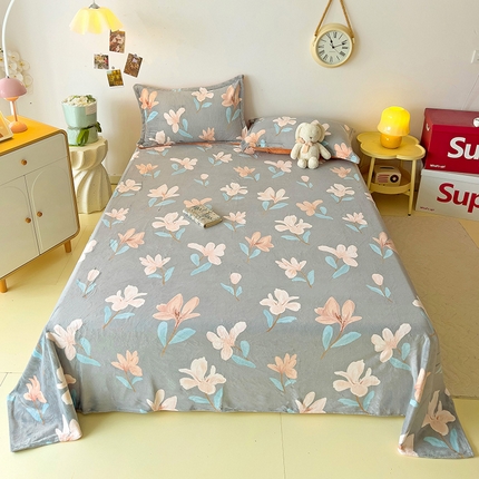 91家纺网 家纺一手货源 找家纺 大柏树 2025新款A类高克重亲肤舒适牛奶绒印花四件套-单床单可定制 月下花夕-灰