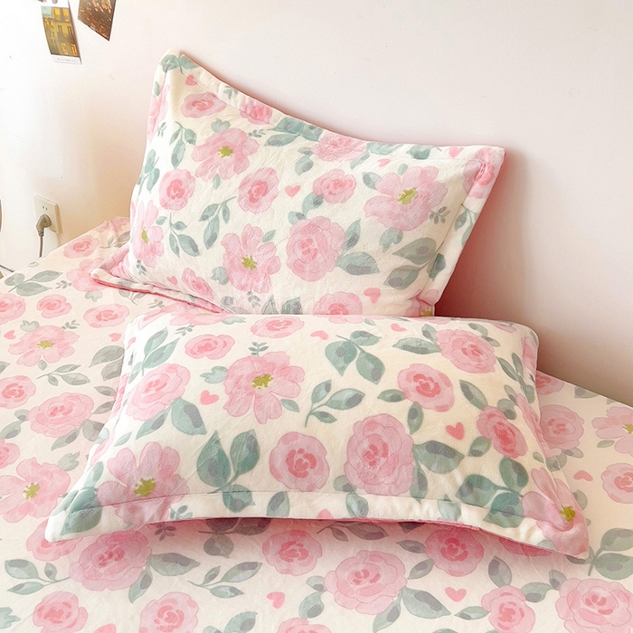 91家纺网 家纺一手货源 找家纺 大柏树 2025新款A类高克重亲肤舒适牛奶绒印花四件套-单床笠可定制 朵柔-粉