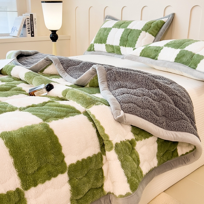 91家纺网 家纺一手货源 找家纺 慕木家纺 2025新款A类北极绒棋盘格三层夹棉双面毛毯 三层夹棉毛毯-棋盘格抹茶绿+灰