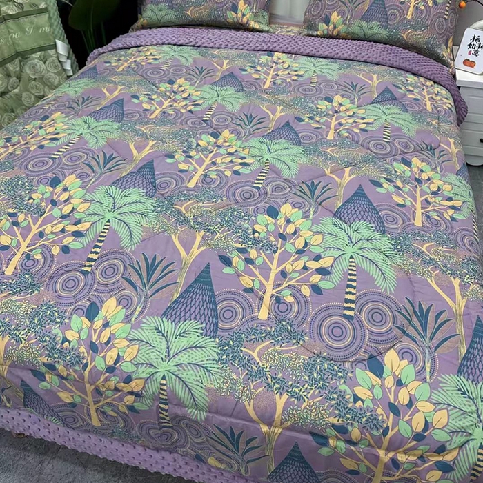 91家纺网 家纺一手货源 找家纺 禧多家纺 2024新款亲肤舒适印花云纱棉豆豆被子被芯 梦游仙境