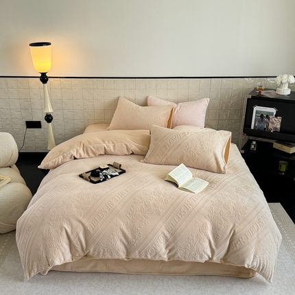 91家纺网 家纺一手货源 找家纺 （总）若未家居 LOVEWE HOUSE 2025新款AB版250克全消光立体雕花烂花牛奶绒四件套-蝶舞