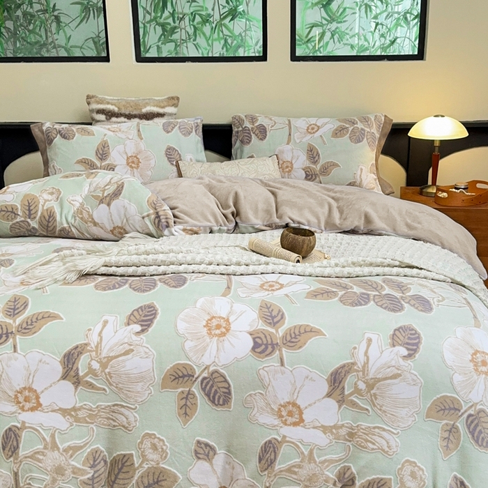 91家纺网 家纺一手货源 找家纺 氧家 2024新款雕花绒四件套 绽放-绿