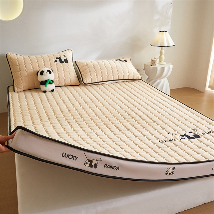 91家纺网 家纺一手货源 找家纺 鑫钰 2024秋冬新款立体乳胶加厚海绵床垫 立体边-趴趴熊猫-香槟金-